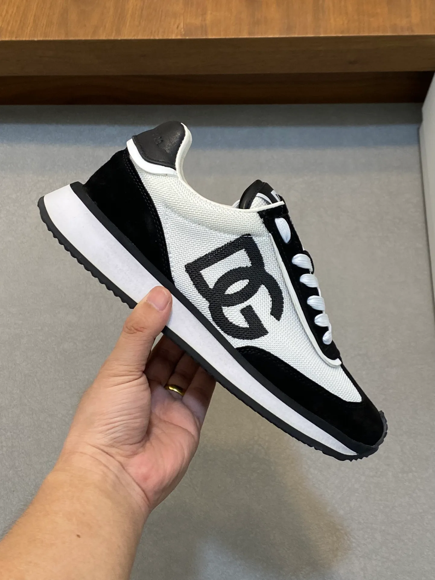 Factory price: 458💰••New products••Dolce&Gabbana••DG✔️High-end men's sports•casual shoes. Original goods from top counters. Original imported cowhide, multi-material splicing design ➕Imported cowhide lining, cowhide feet ➕Original T men's shoes 💰R elastic outsole.  Size: 39-44 (38, 45 customized)